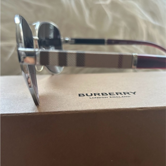 Authentic Burberry Aviator Shades - Picture 2 of 9